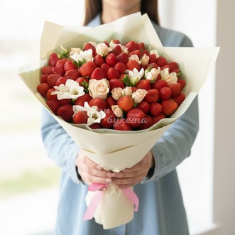 Букет клубники и фрезий