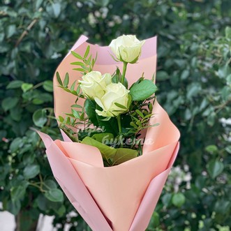 Мини-букет из 3 розовых роз Мини-букет из 3 розовых роз