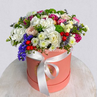 Разноцветный букет в коробке