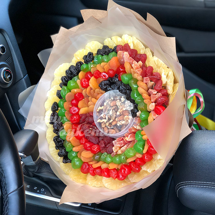 Букет из сухофруктов и миндаля (в машине)