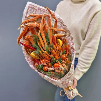 Букет из раков и конечностей краба