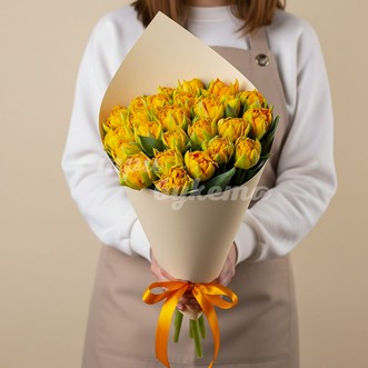 Букет из 25 тюльпанов в крафте