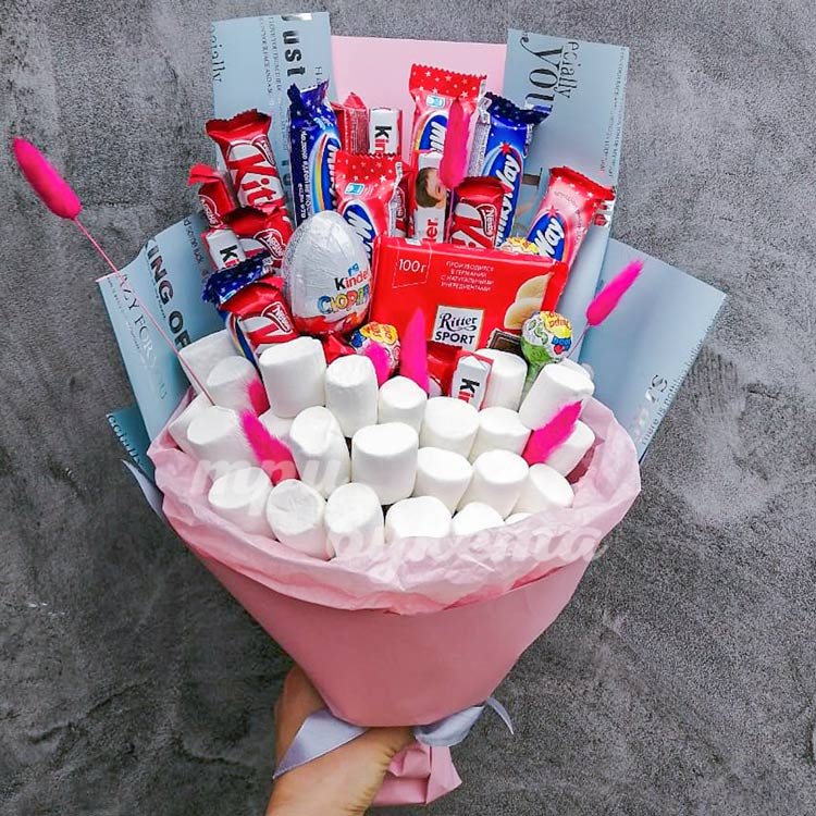 Букет из конфет и маршмеллоу