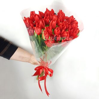 Букет из 35 красных тюльпанов