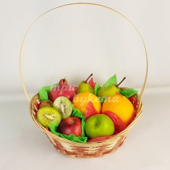 Корзина с гранатом, грушами и киви