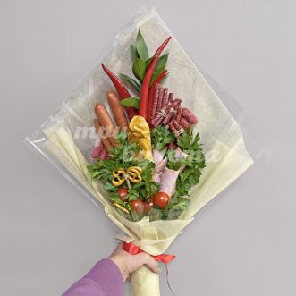 Букет из сыра и охотничьих колбасок