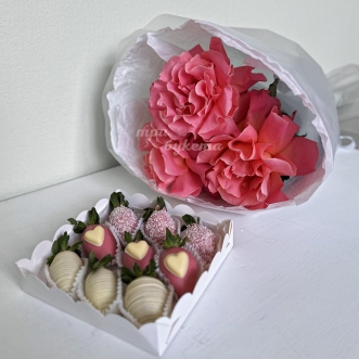 Набор 9 клубник и 3 персиковых французских роз