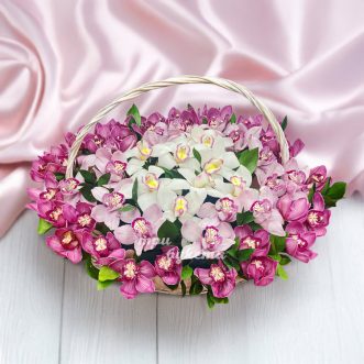 Большая корзина с орхидеями и рускусом