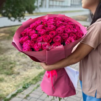 Букет из 51 высокой розы цвета Фуксия Букет из 51 высокой розы цвета Фуксия